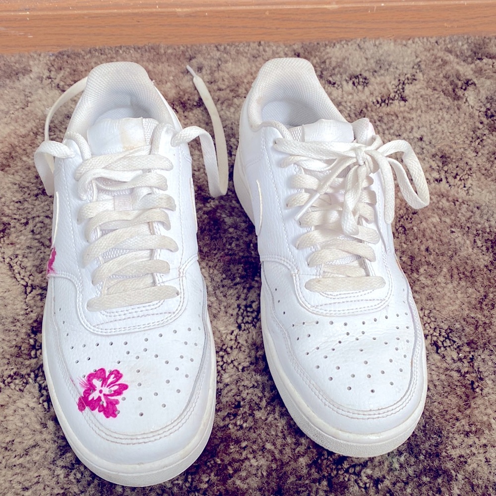 White Nike air forces - Picture 1 of 3